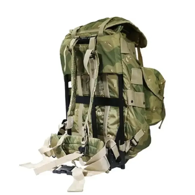 mochila com armação exterior